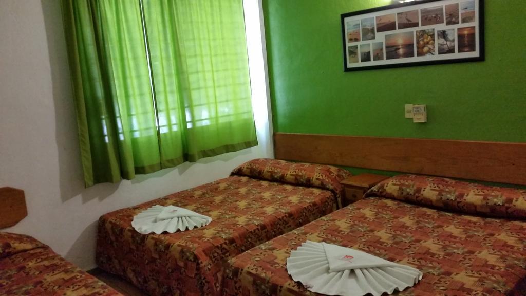 Hotel Delfin Playa Azul à Lázaro Cárdenas Extérieur photo