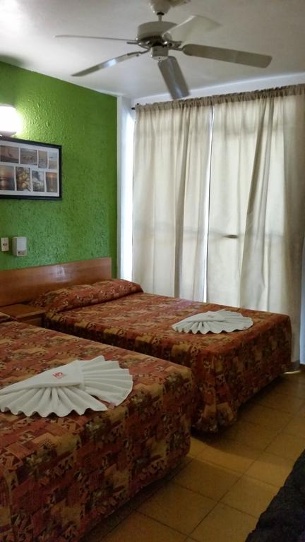 Hotel Delfin Playa Azul à Lázaro Cárdenas Extérieur photo
