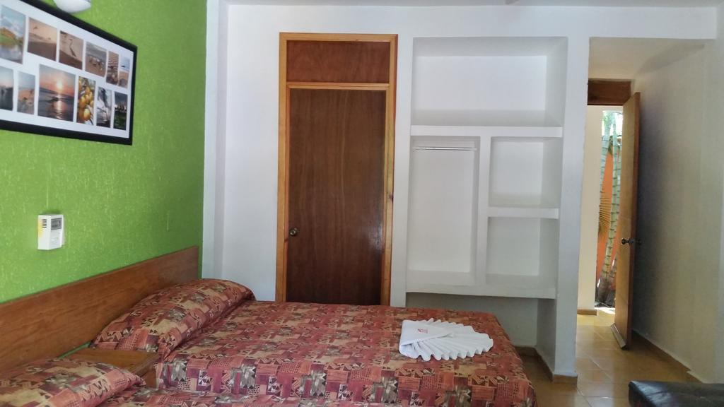 Hotel Delfin Playa Azul à Lázaro Cárdenas Extérieur photo