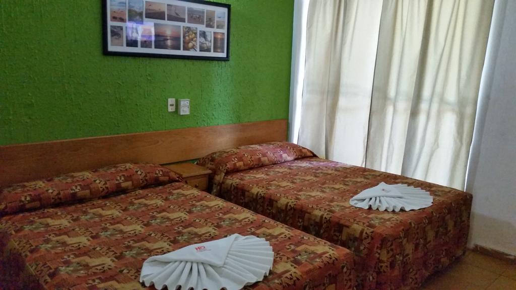 Hotel Delfin Playa Azul à Lázaro Cárdenas Extérieur photo