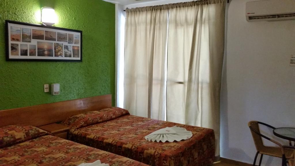 Hotel Delfin Playa Azul à Lázaro Cárdenas Extérieur photo
