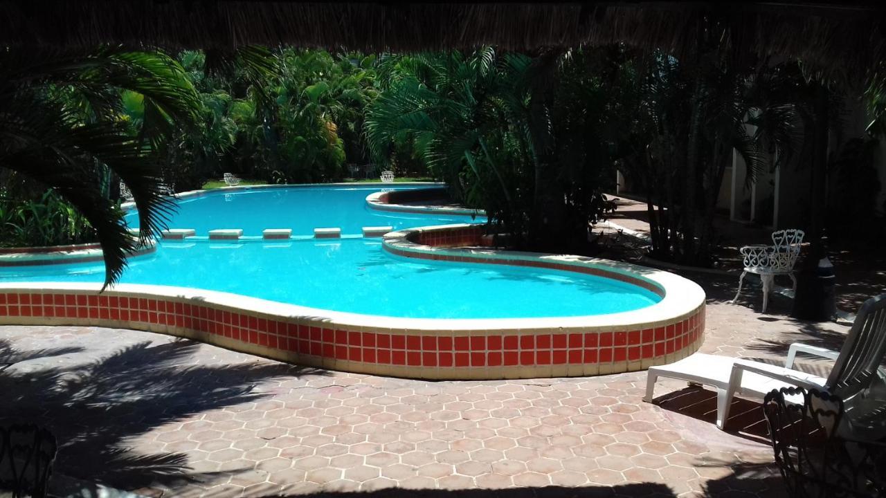 Hotel Delfin Playa Azul à Lázaro Cárdenas Extérieur photo